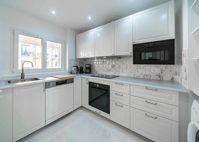 Appartement 3 Pièces Rénové à Deux Pas De La Croisette *