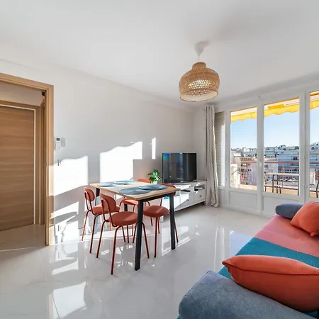 Agreable 3 Pieces Renove A Deux Pas De La Croisette *